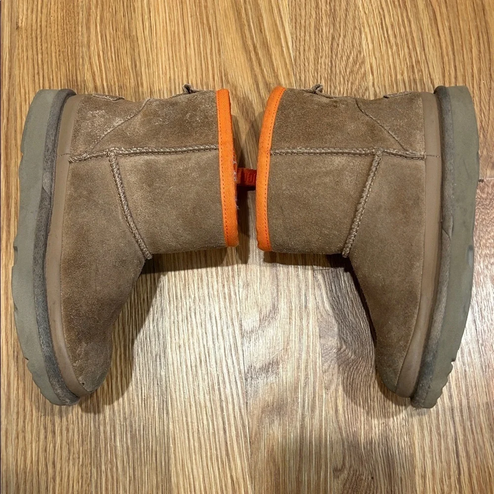 UGG Kids Tan and Orange zip ankle Boots chest nut / preowned